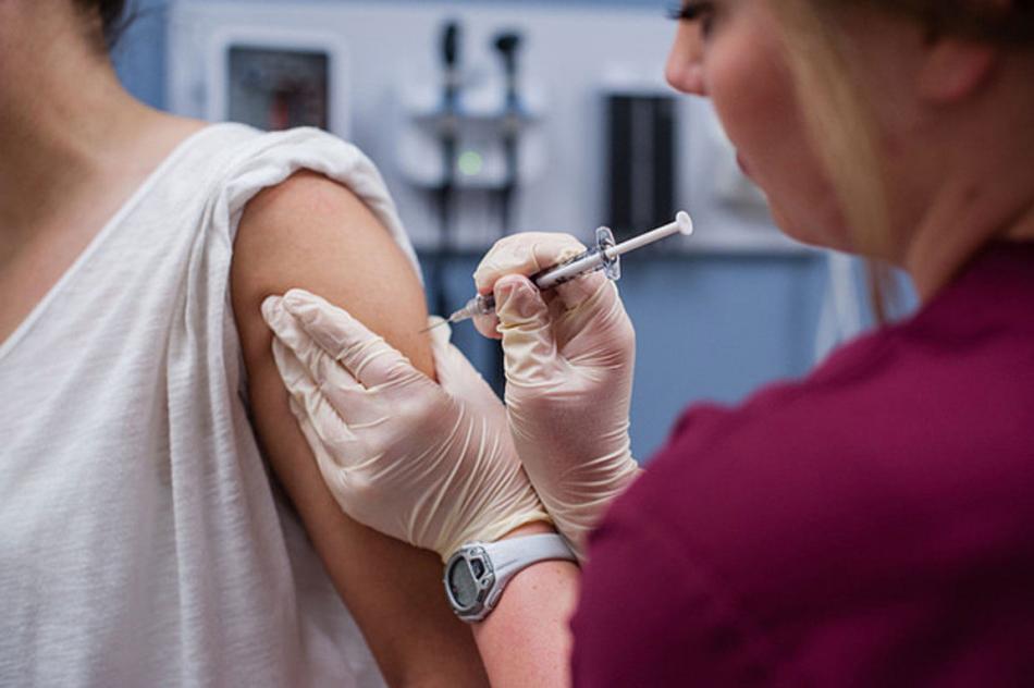 Как делают вакцинацию от дифтерии?
